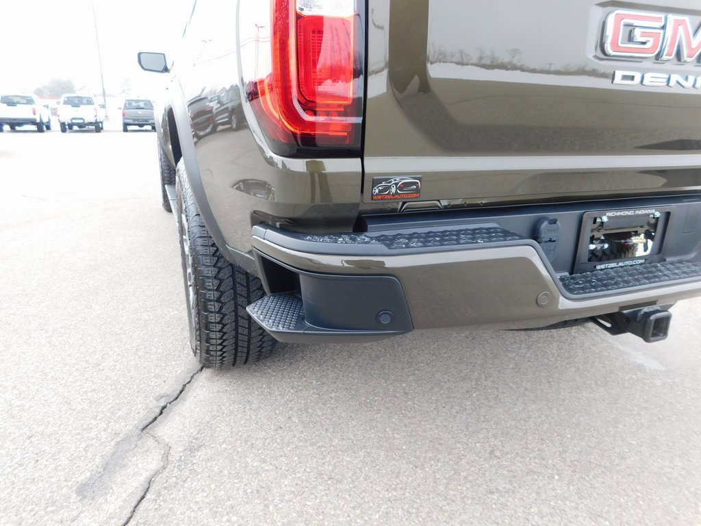 Used 2024 GMC Canyon Denali image 6
