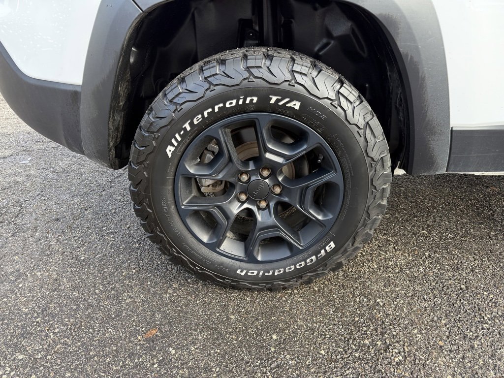 Used 2022 Jeep Cherokee Latitude w/ Trailer Tow Group image 32