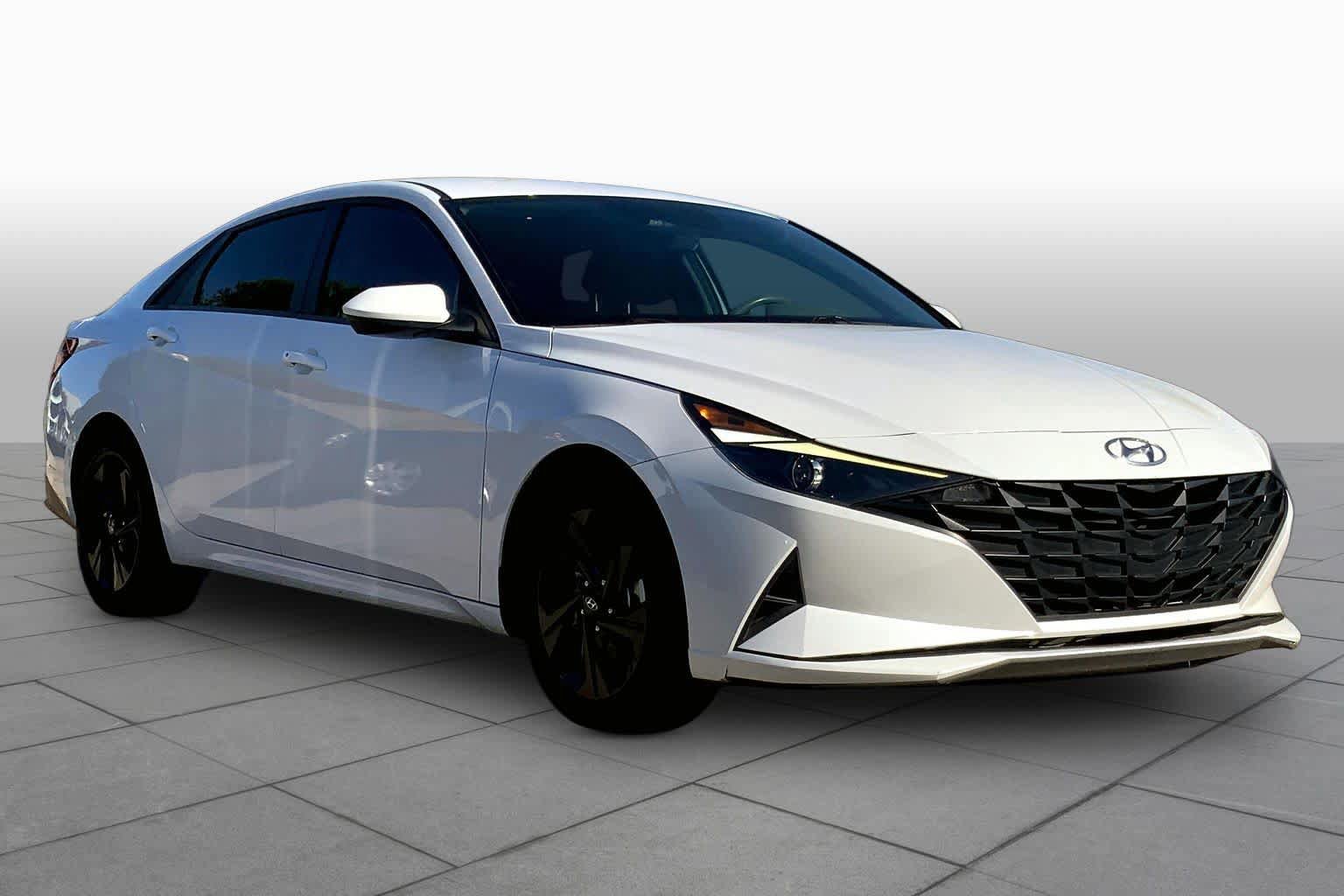 Used 2022 Hyundai Elantra SEL w/ Cargo Package FWD image 3