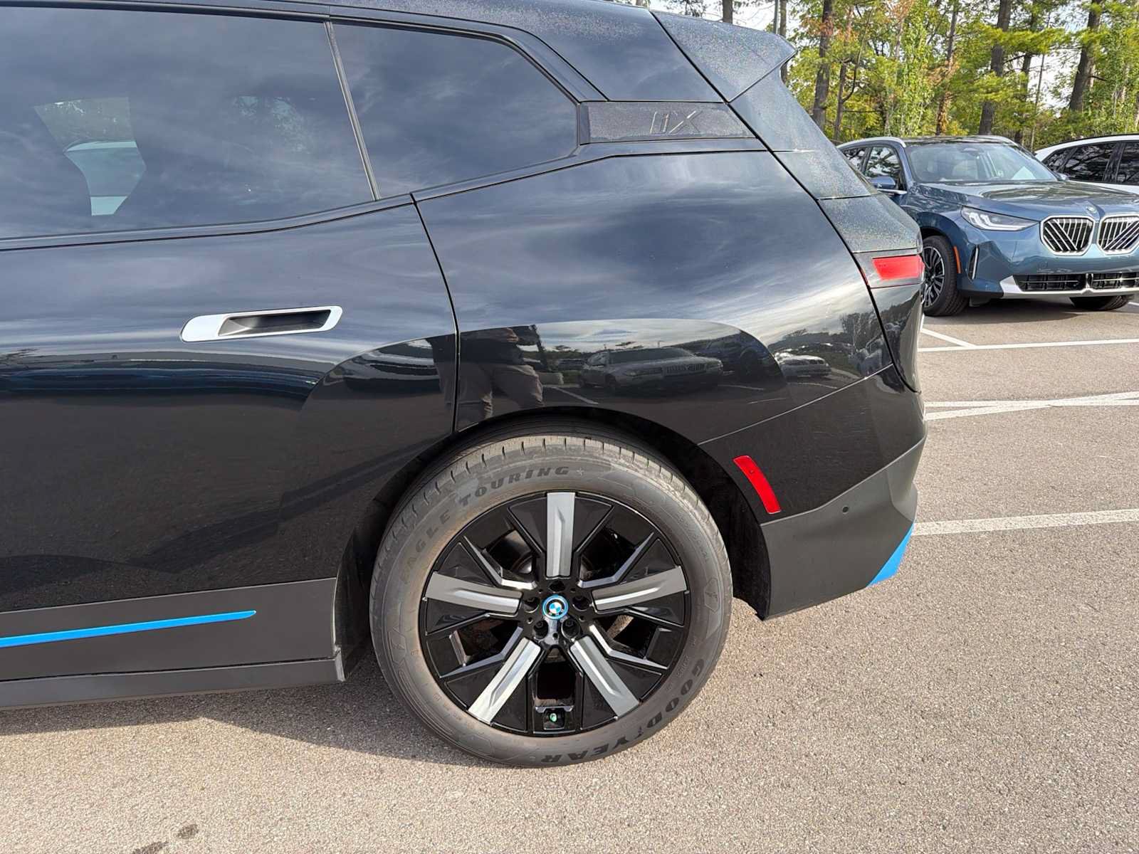 Used 2024 BMW iX xDrive50 w/ Convenience Package AWD/4WD image 4
