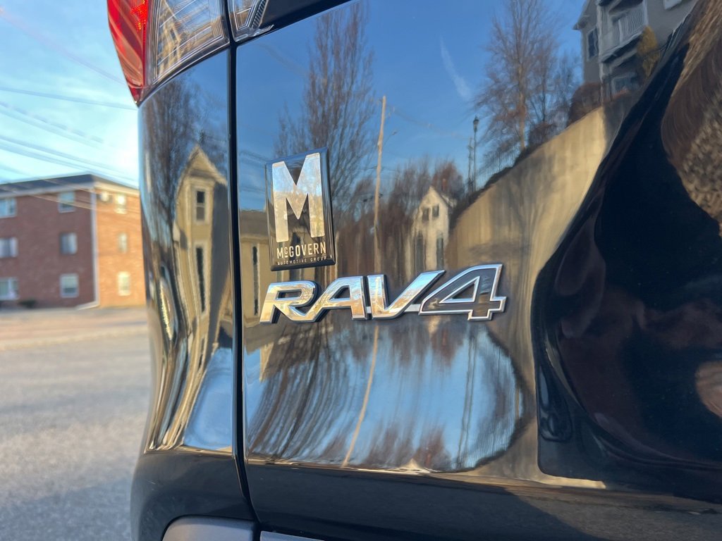 Used 2019 Toyota RAV4 XLE image 10