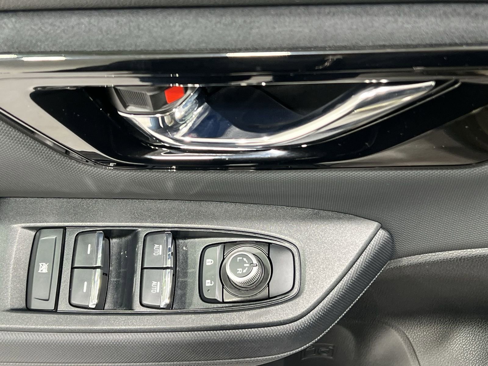 Certified 2025 Subaru Forester Limited image 13