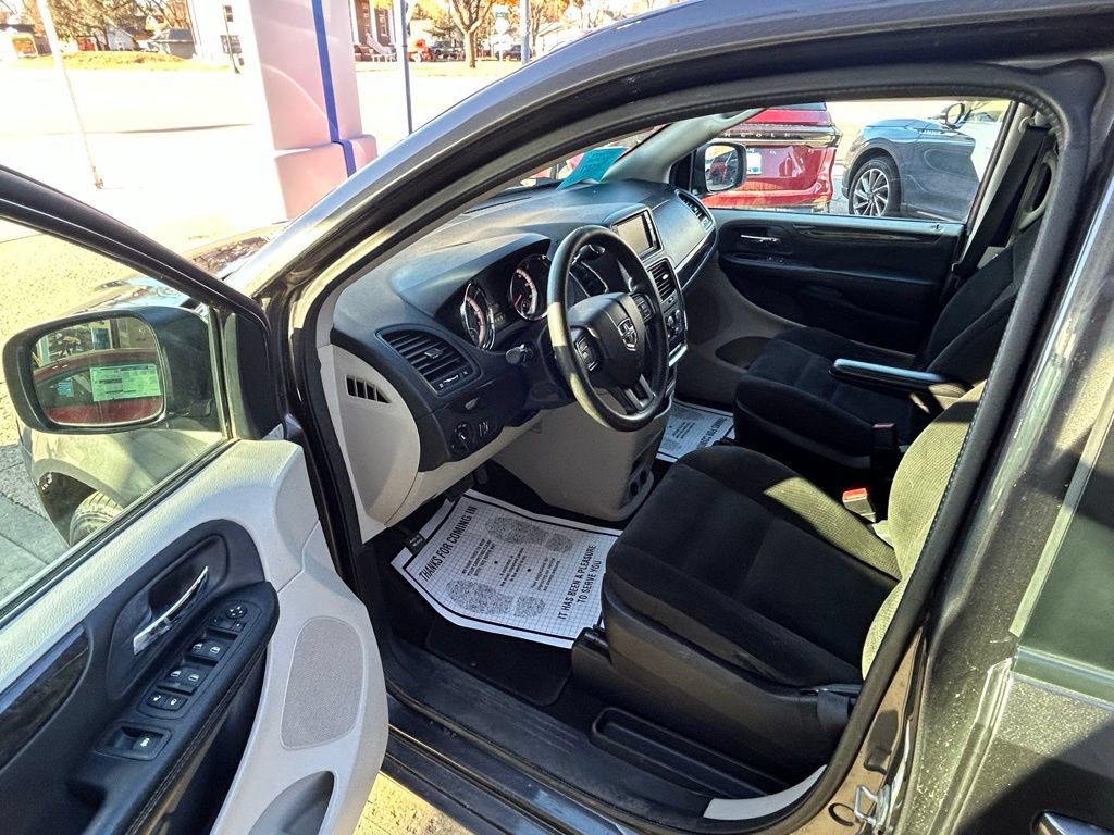 Used 2018 Dodge Grand Caravan SE FWD image 14
