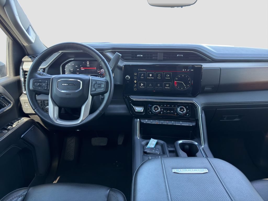 Used 2024 GMC Sierra 2500 Denali w/ Denali Reserve Package AWD/4WD image 14