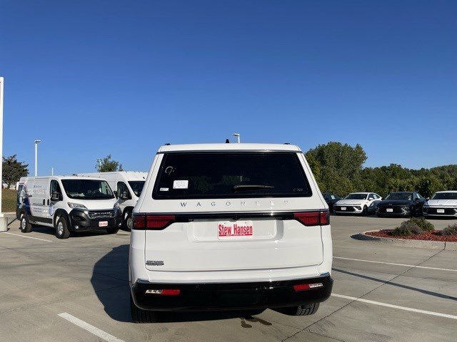 New 2025 Jeep Wagoneer Base w/ Convenience Group I image 3