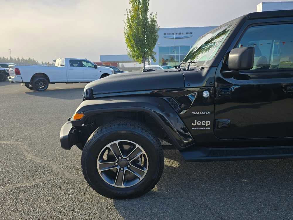 Used 2023 Jeep Wrangler Sahara w/ Cold Weather Group image 18