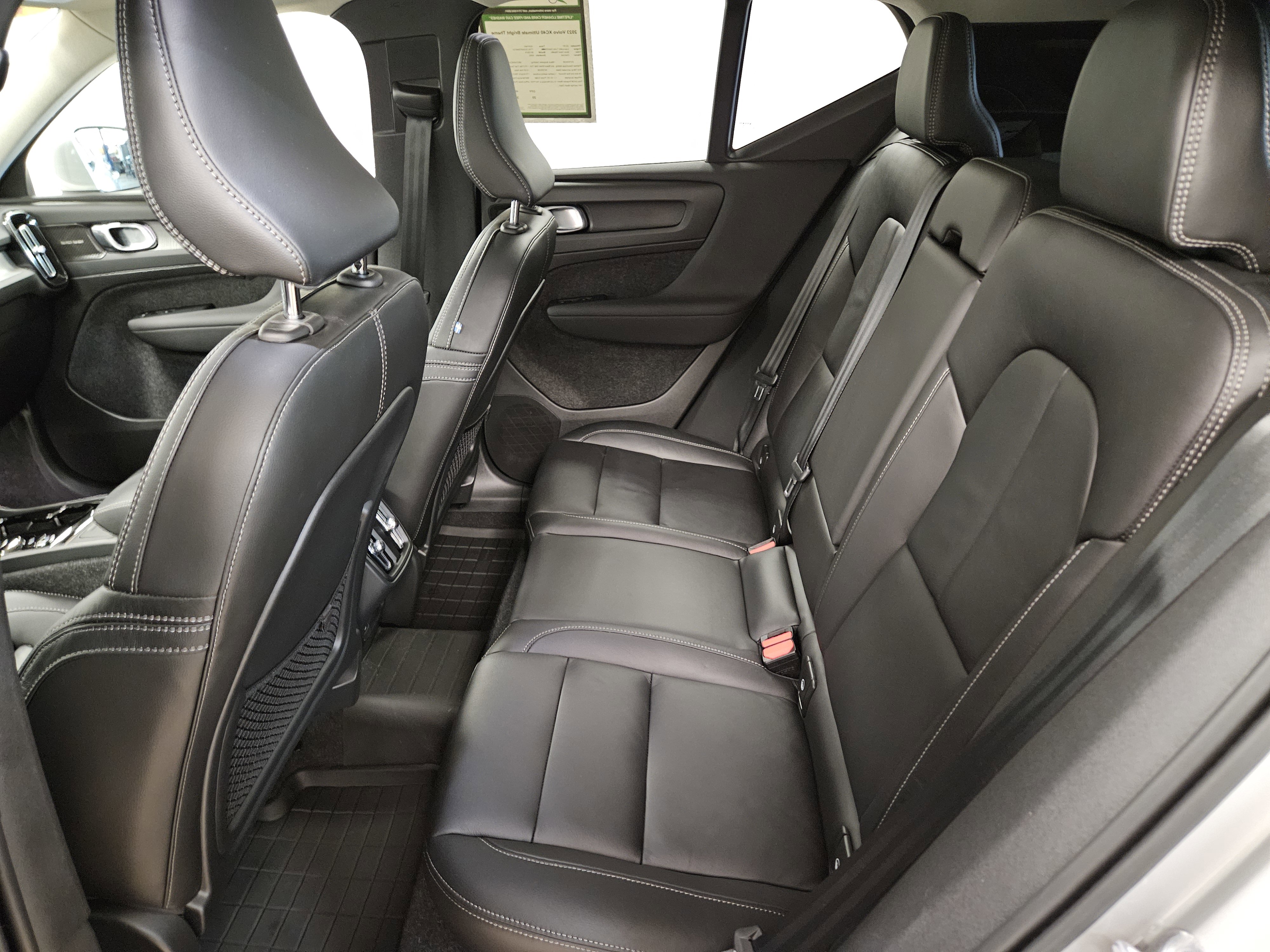 Used 2023 Volvo XC40 B5 Ultimate image 11