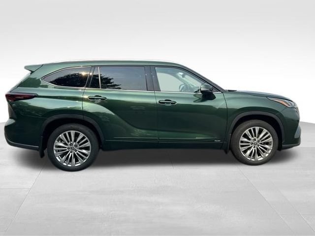 Used 2025 Toyota Highlander Platinum AWD/4WD image 6