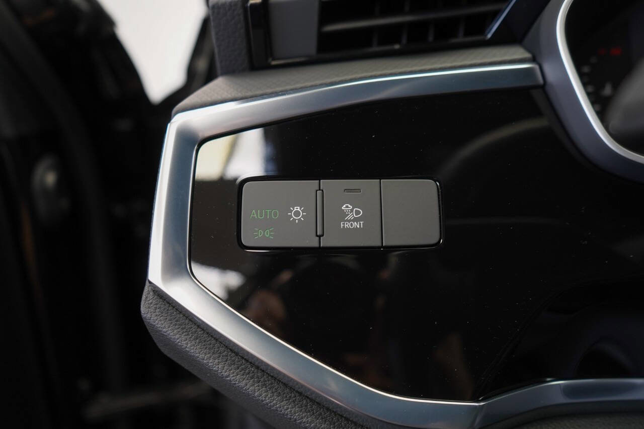 Used 2024 Audi Q3 2.0T Premium Plus w/ Premium Plus Package image 52