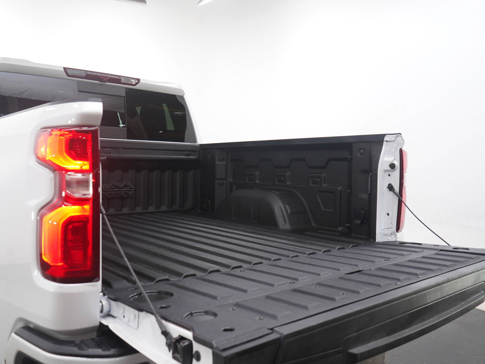 Used 2023 Chevrolet Silverado 1500 High Country image 17