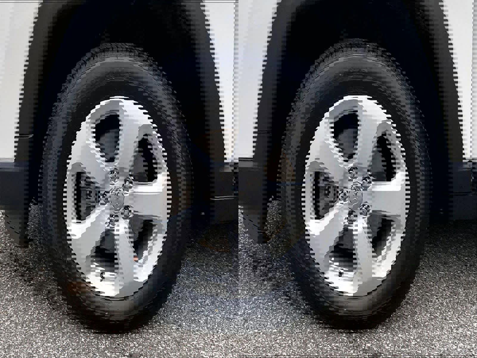 Used 2019 Jeep Compass Latitude w/ Cold Weather Group image 13