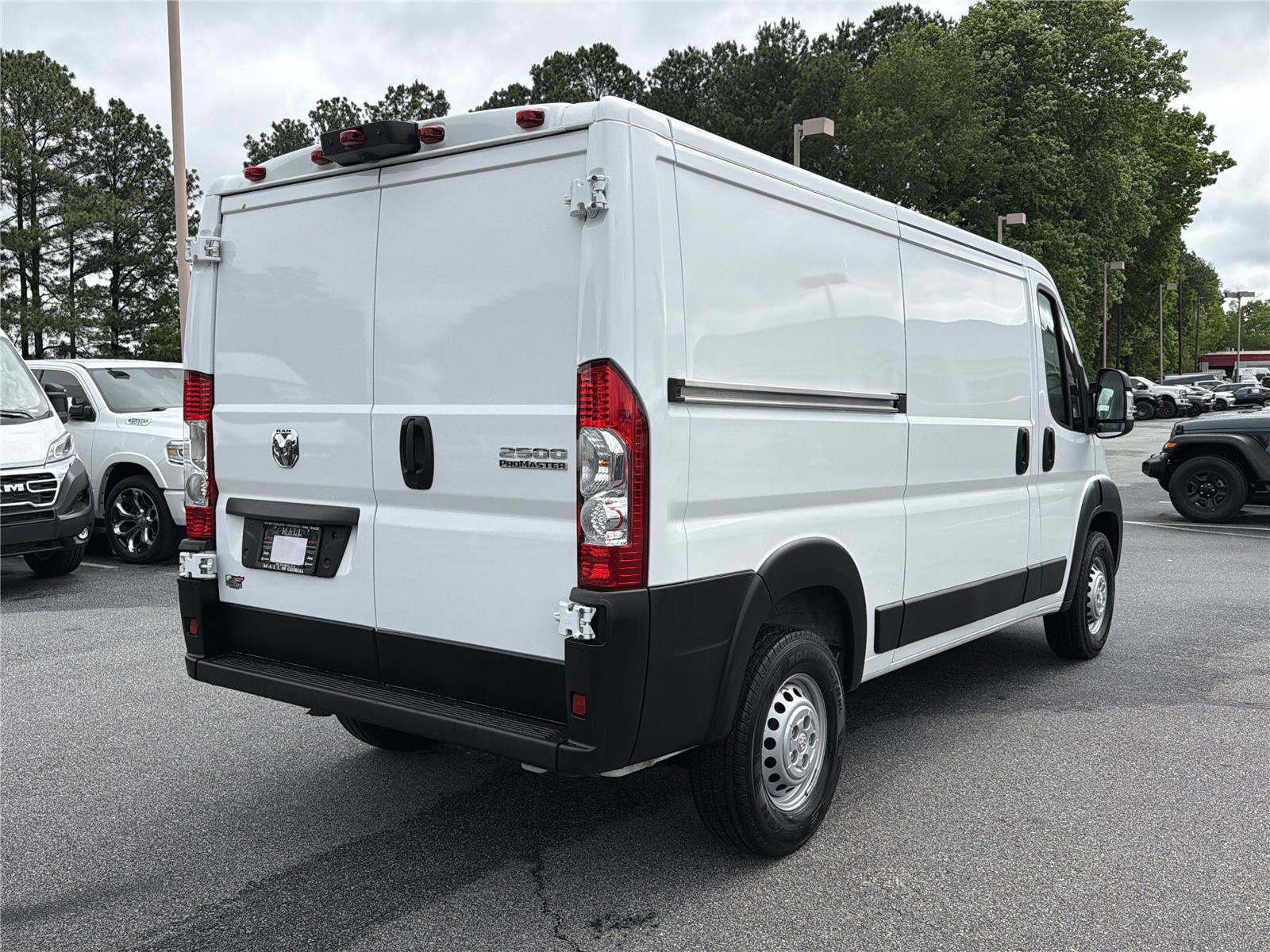 Used 2025 RAM ProMaster 2500 w/ Convenience Group FWD image 6