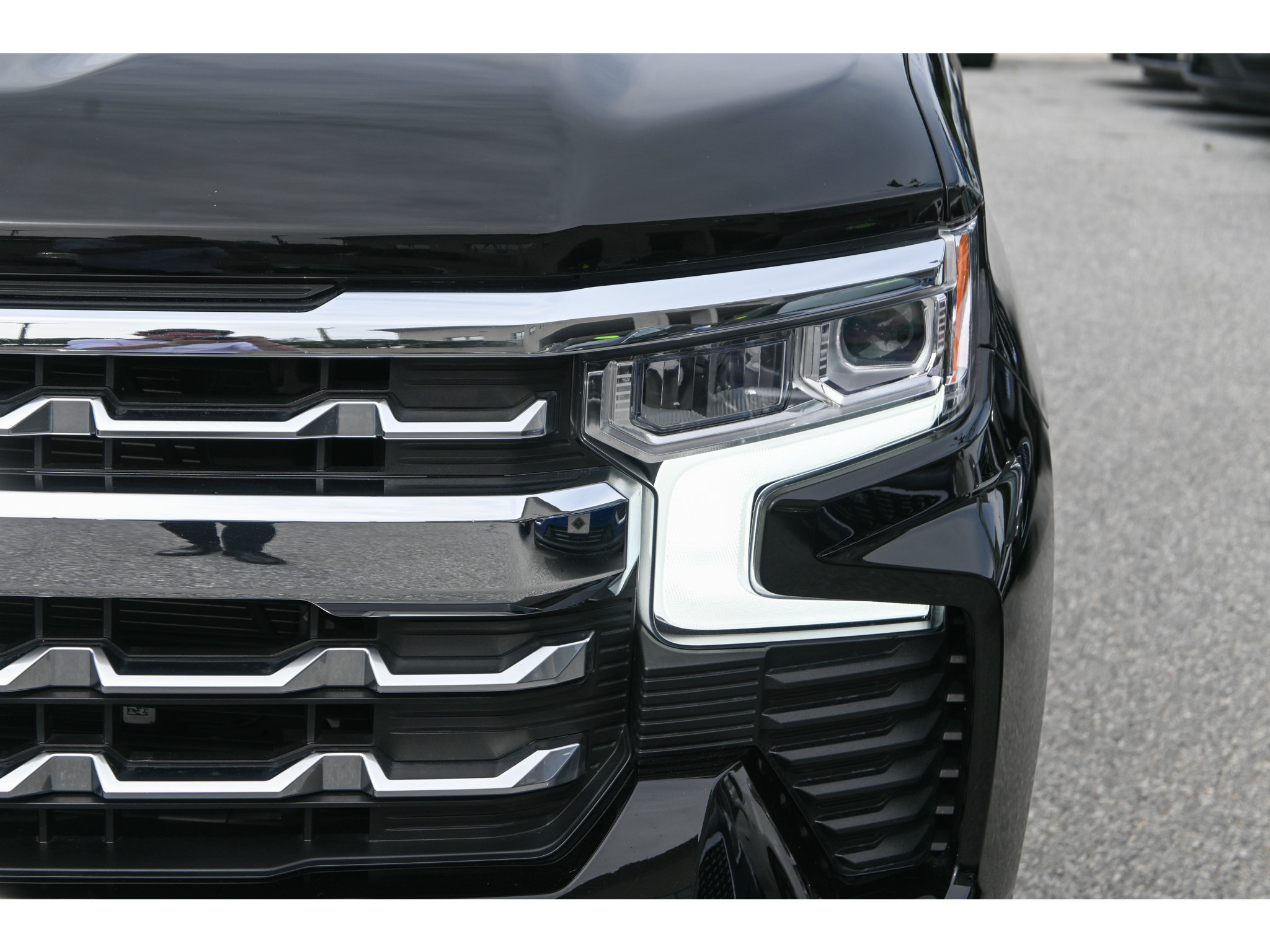 Used 2024 Chevrolet Silverado 1500 LTZ w/ LTZ Premium Package AWD/4WD image 25
