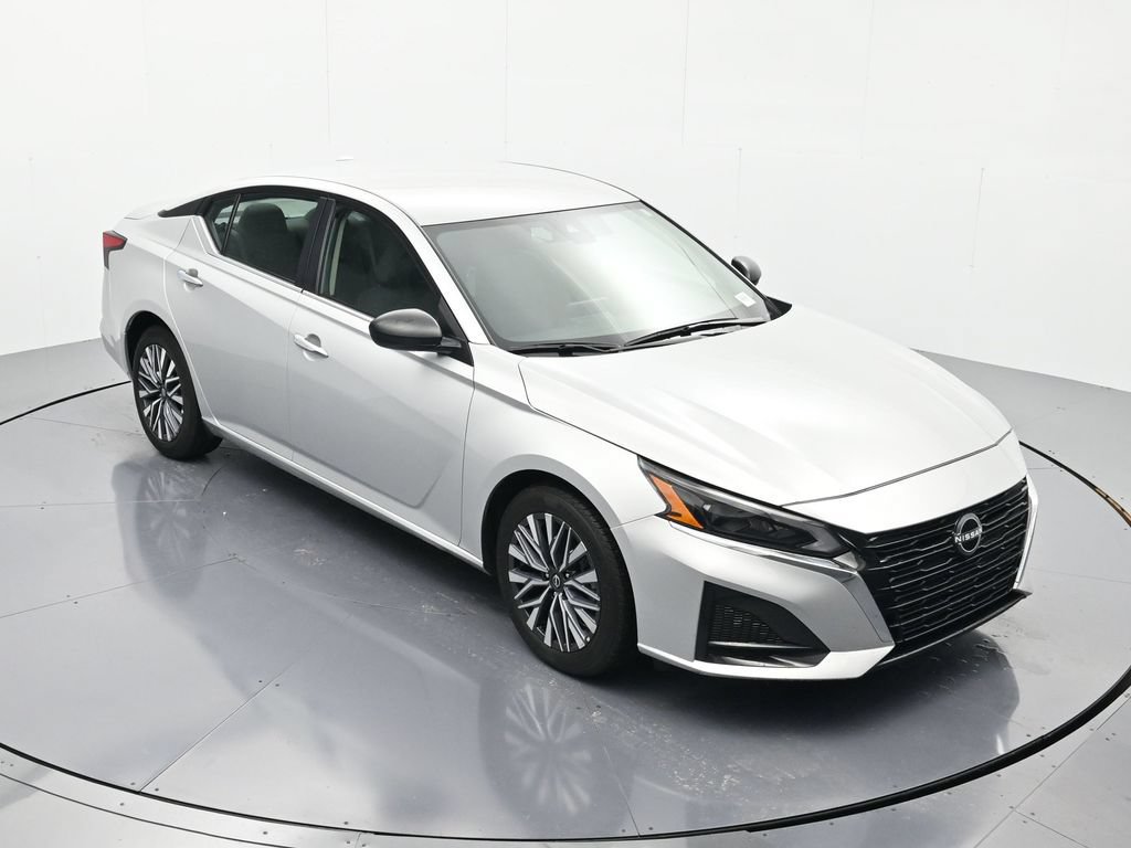 Certified 2025 Nissan Altima 2.5 SV FWD image 30