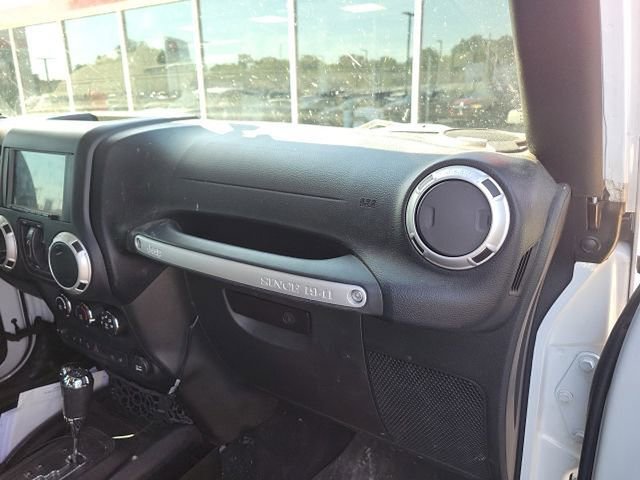 Used 2016 Jeep Wrangler Unlimited Rubicon w/ Dual Top Group AWD/4WD image 11