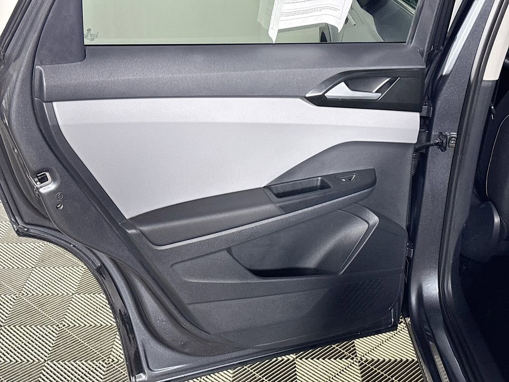 Certified 2023 Volkswagen Taos SE image 18