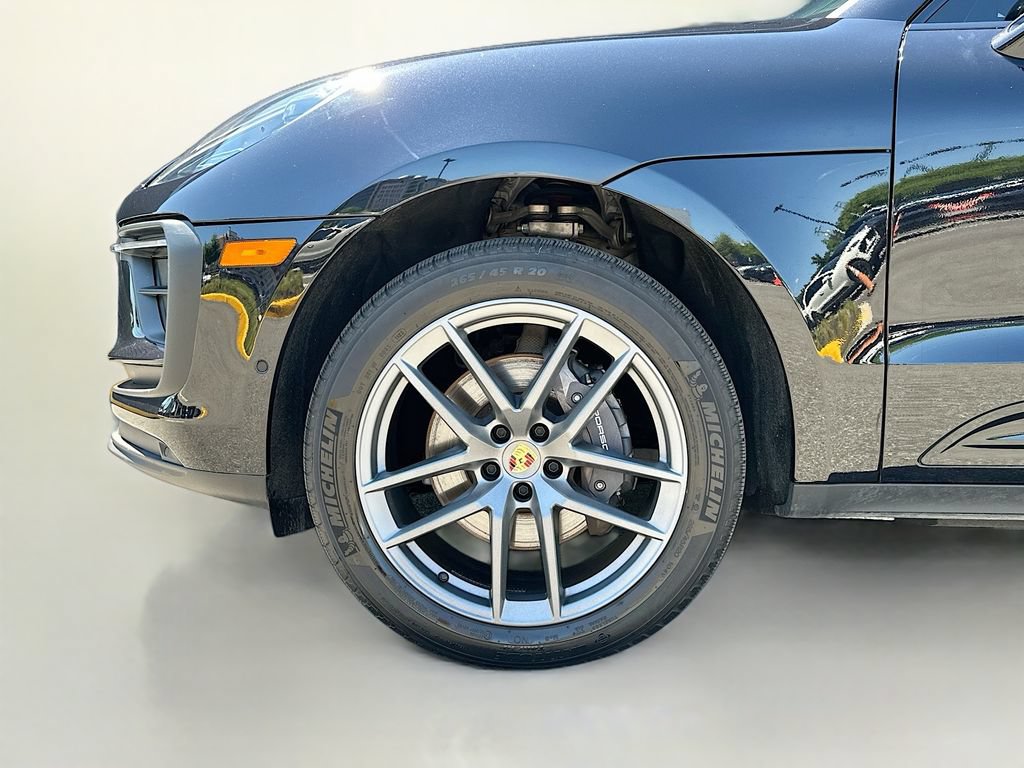 Certified 2023 Porsche Macan AWD/4WD image 33