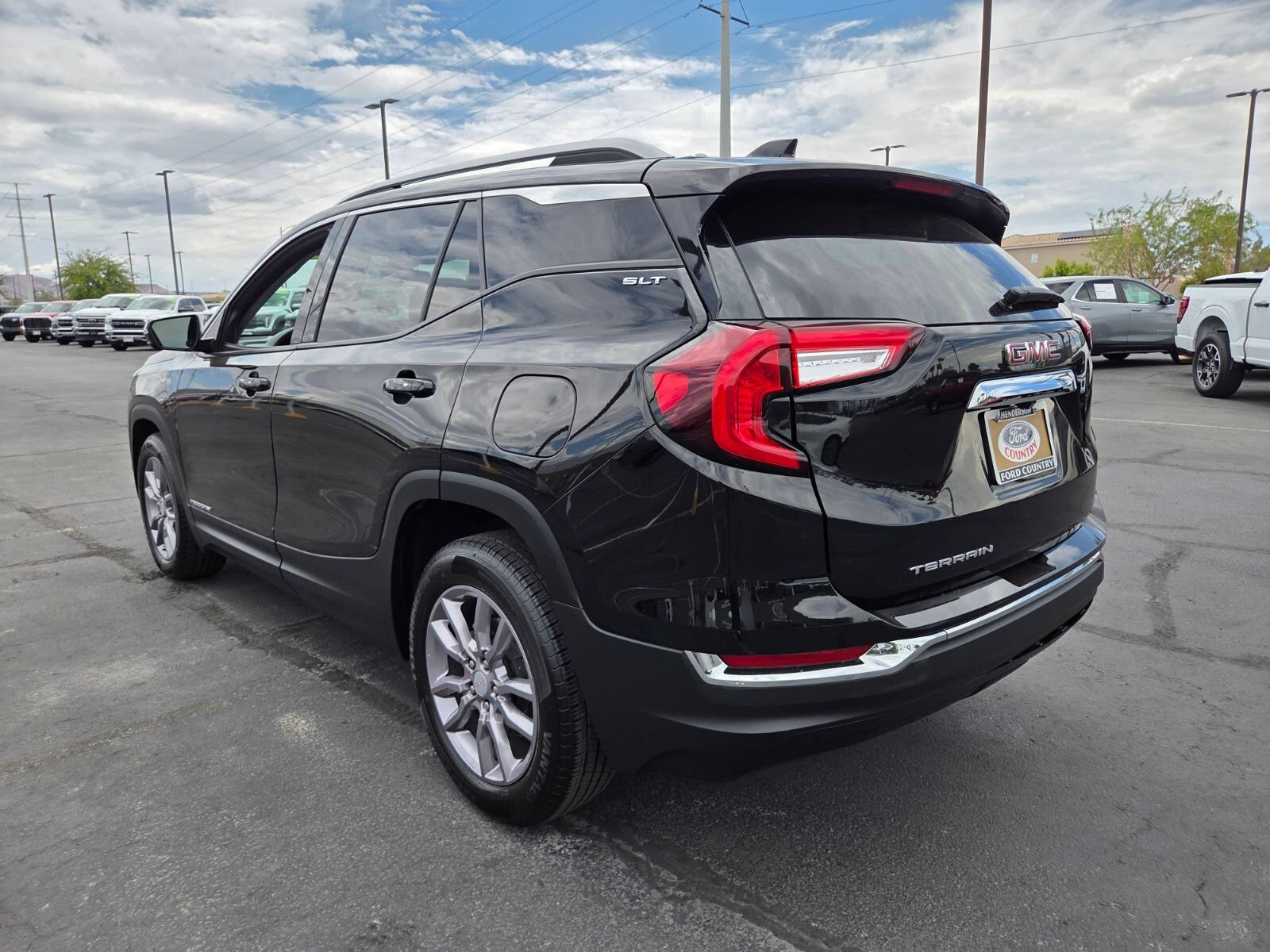 Used 2024 GMC Terrain SLT FWD image 4