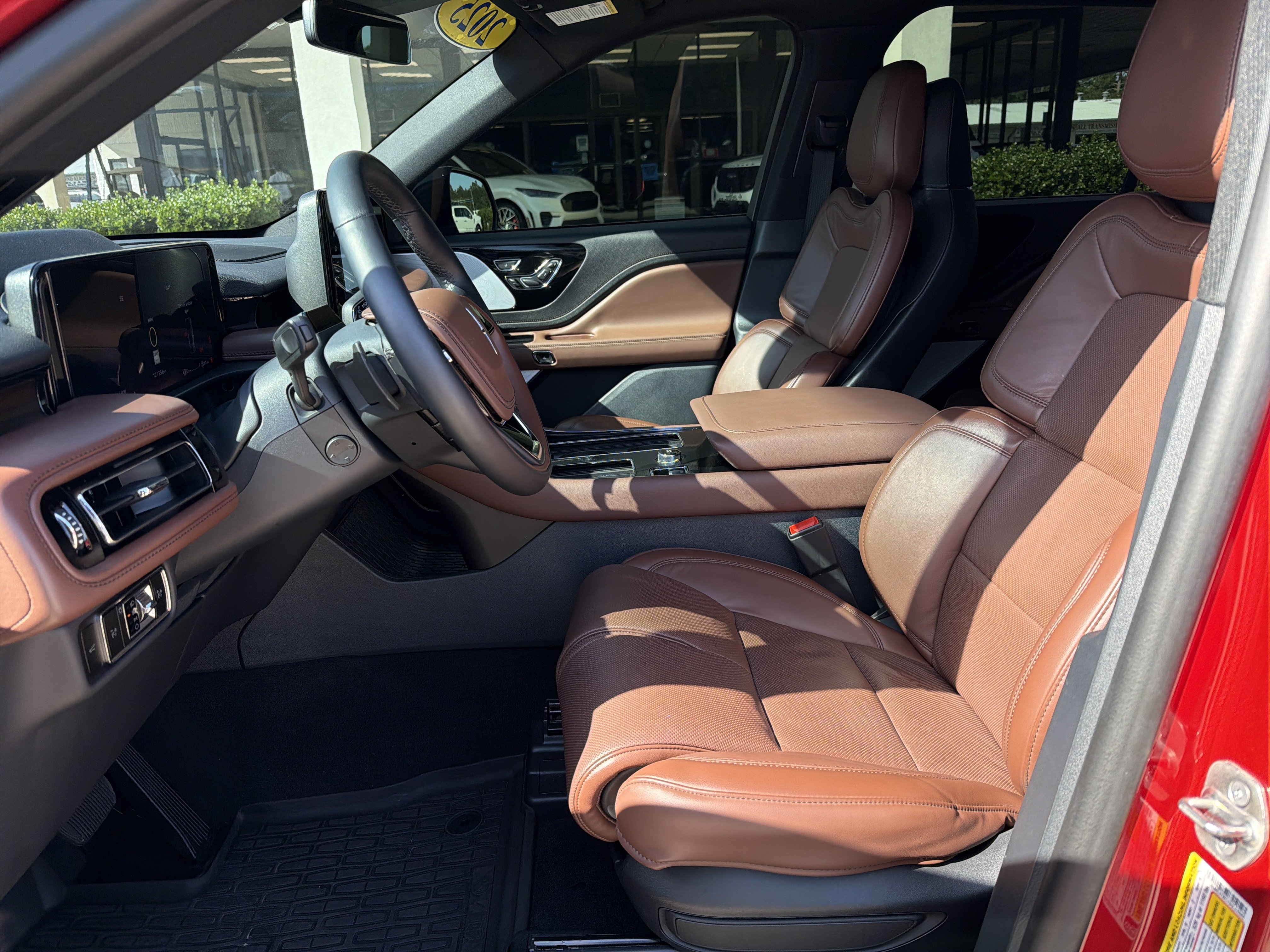 Used 2025 Lincoln Aviator Reserve w/ Luxury Package RWD image 16