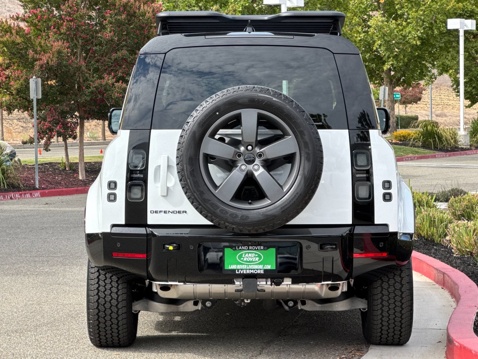 New 2026 Land Rover Defender 110 X-Dynamic SE AWD/4WD image 5