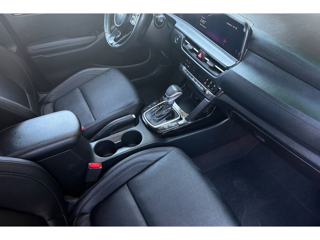 Used 2024 Kia Seltos EX image 17