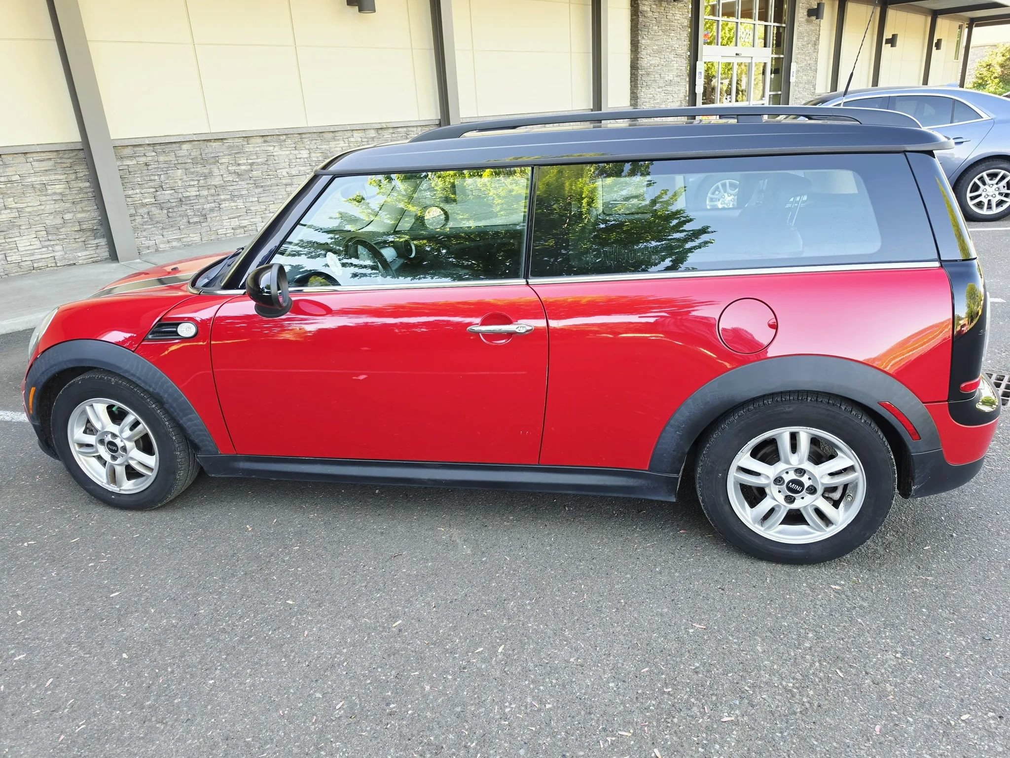 Used 2012 MINI Cooper Clubman FWD image 2