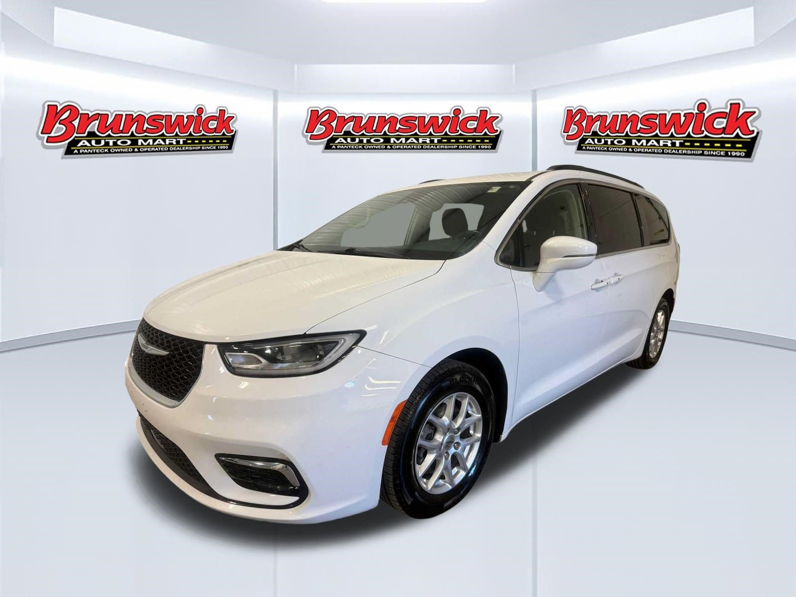 Used 2022 Chrysler Pacifica Touring-L FWD image 6
