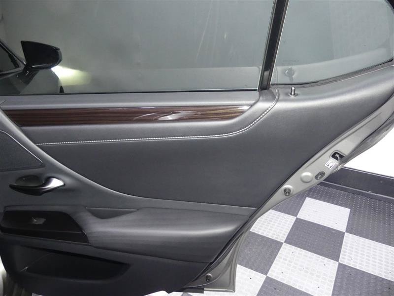 Used 2019 Lexus ES 300h w/ Accessory Package FWD image 27