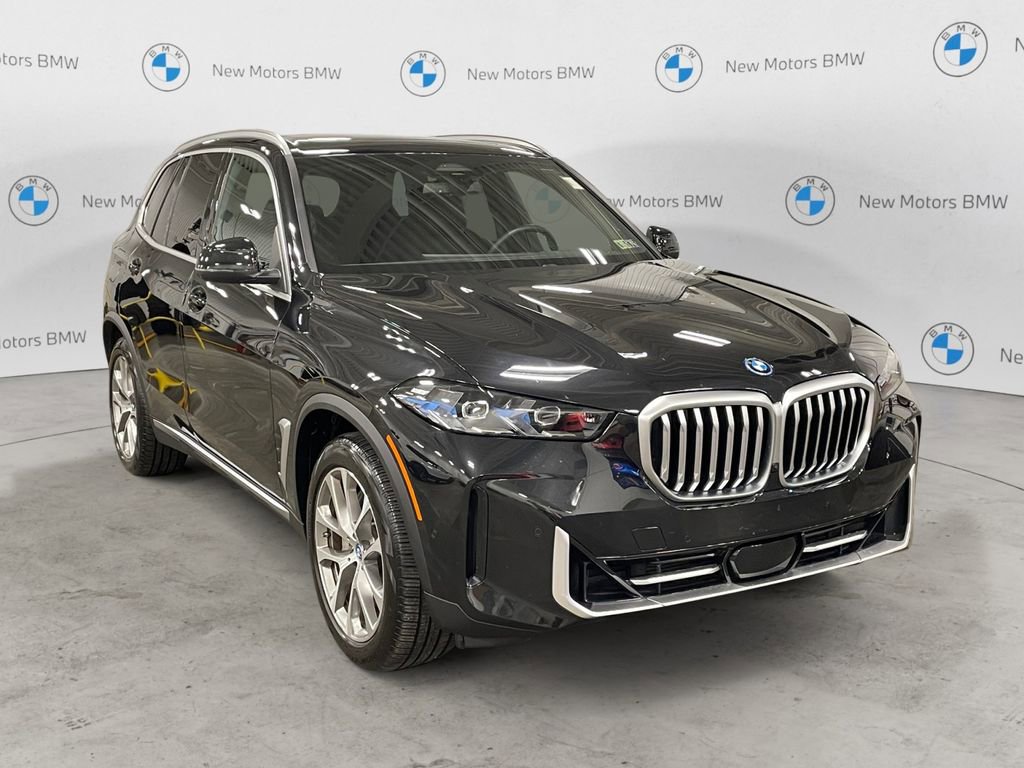 Used 2025 BMW X5 xDrive50e w/ Parking Assistance Package image 7