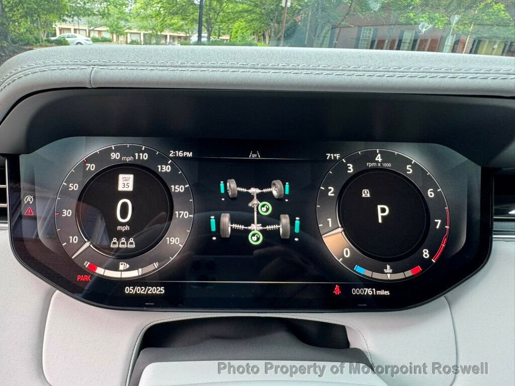 Used 2025 Land Rover Range Rover SV image 30