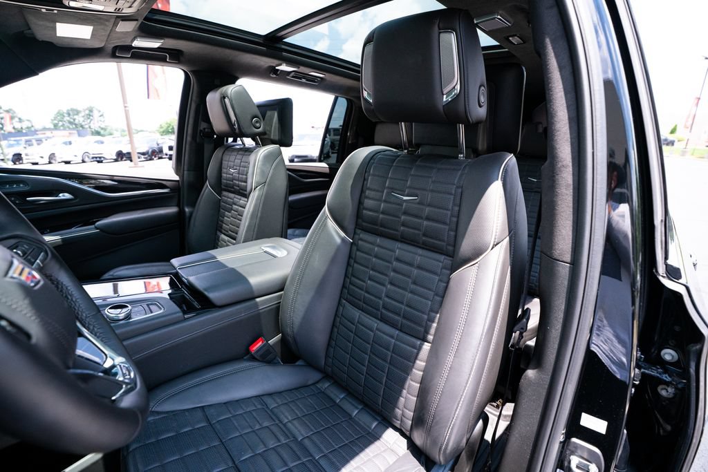 Used 2023 Cadillac Escalade ESV V w/ LPO, ONYX Package AWD/4WD image 32