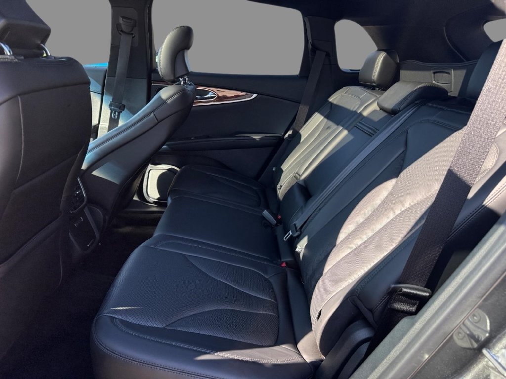 Used 2019 Lincoln Nautilus Reserve FWD image 12