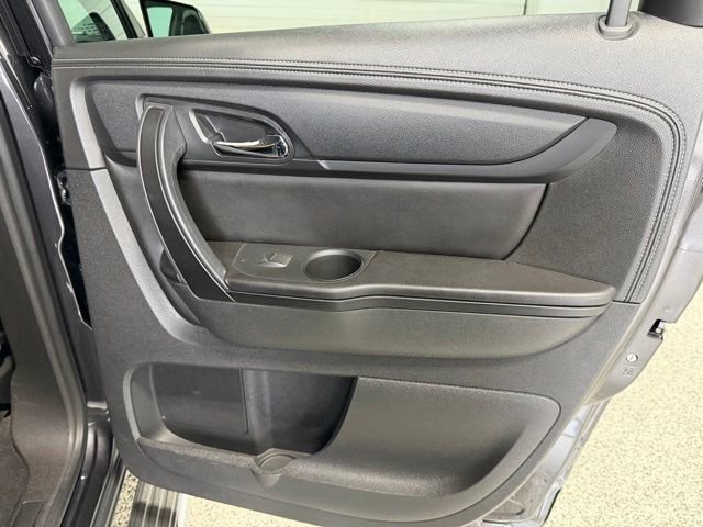 Used 2015 Chevrolet Traverse LT w/ Style and Technology Package FWD image 23
