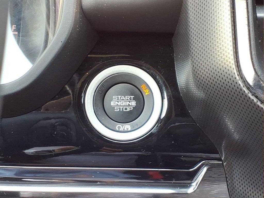 Used 2025 RAM 1500 Limited AWD/4WD image 9