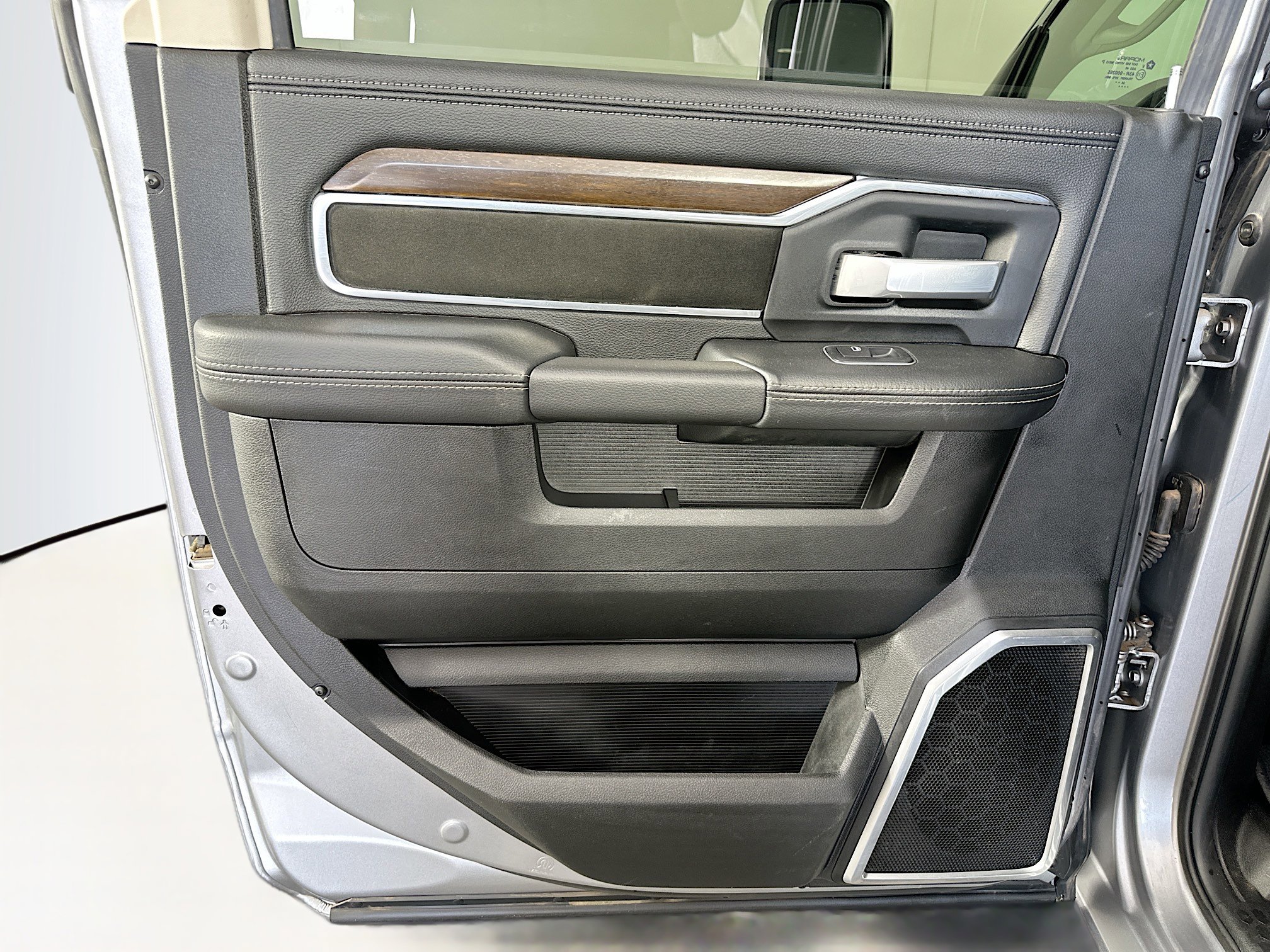 Used 2024 RAM 2500 Laramie w/ Safety Group image 26