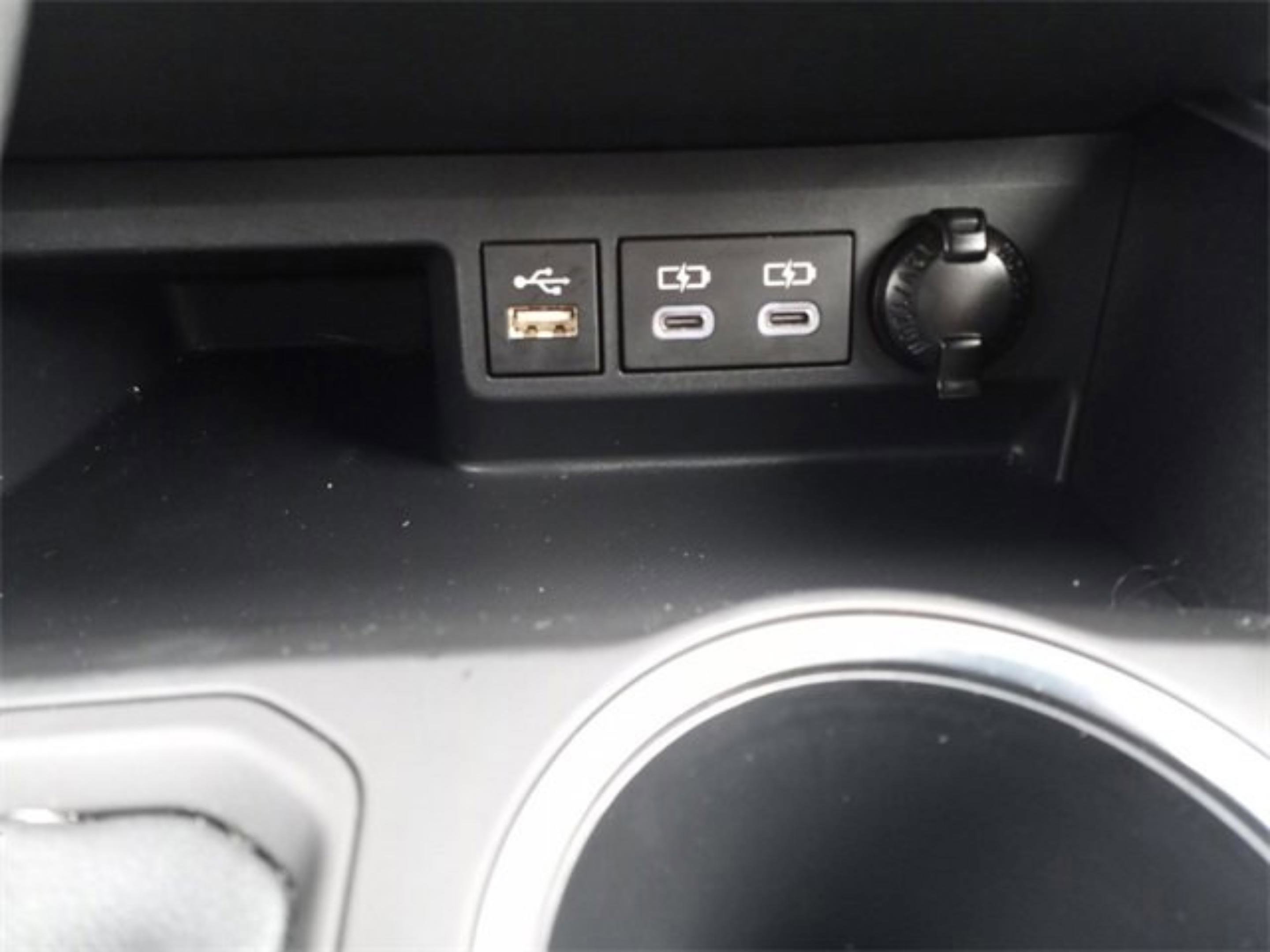 Used 2023 Toyota Highlander XLE AWD/4WD image 21