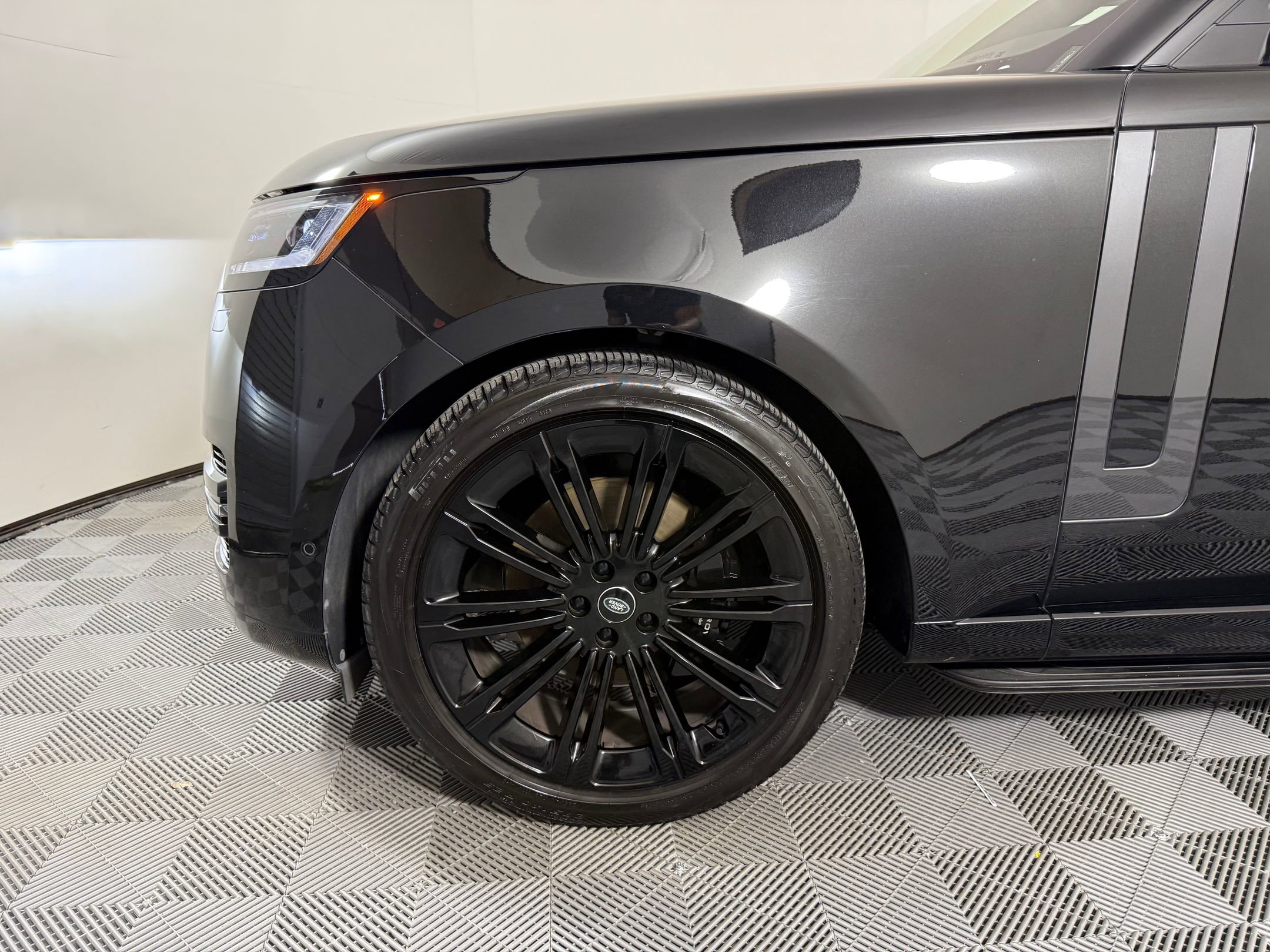 Used 2024 Land Rover Range Rover SE AWD/4WD image 12