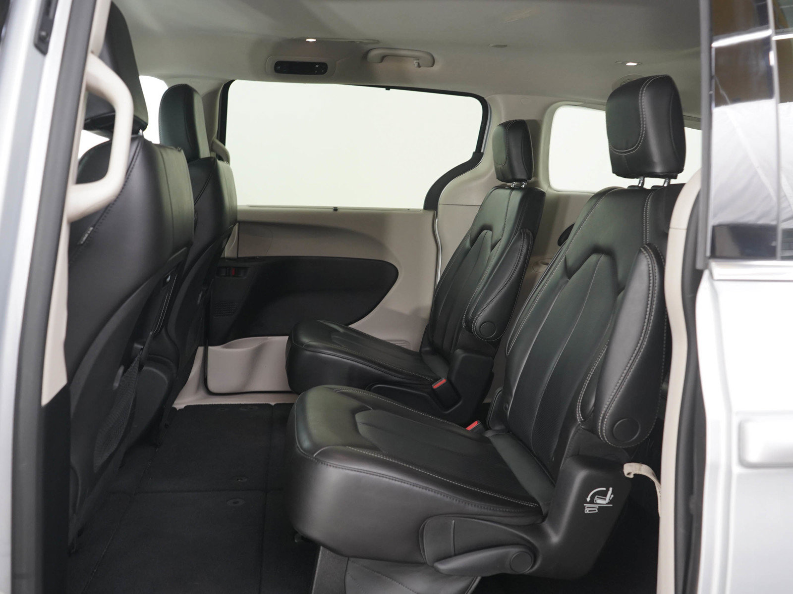 Used 2023 Chrysler Pacifica Touring-L FWD image 20