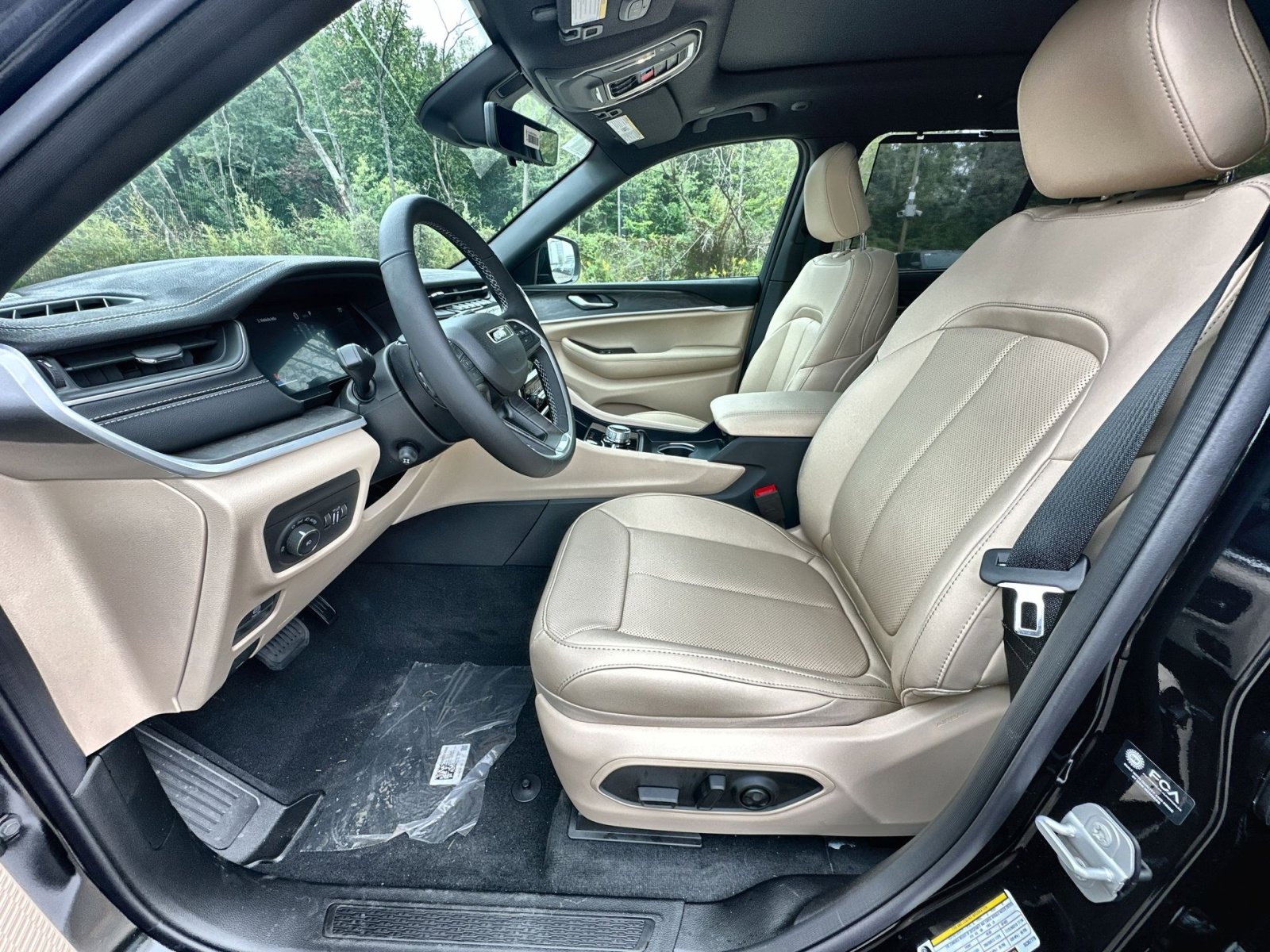 New 2025 Jeep Grand Cherokee Limited w/ Luxury Tech Group II image 13