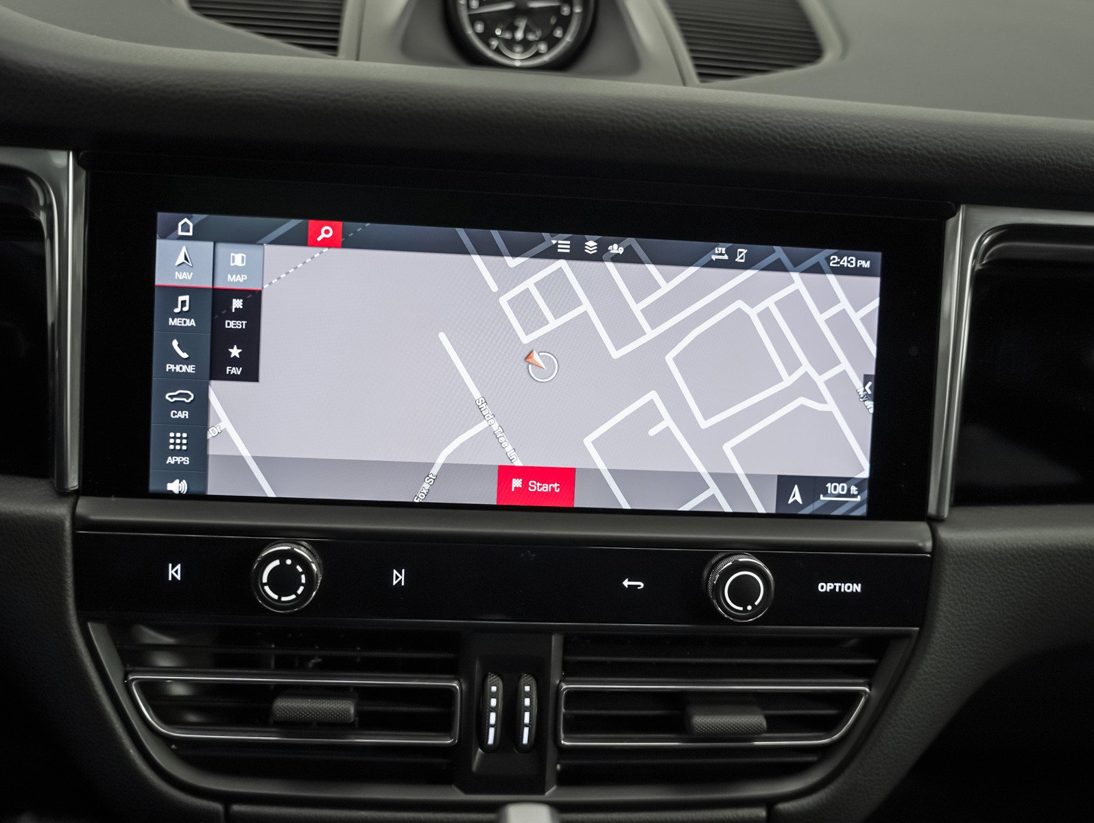 Certified 2025 Porsche Macan image 22