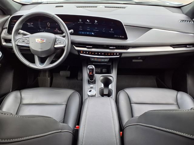 Used 2024 Cadillac XT4 Luxury w/ Cold Weather Package image 10