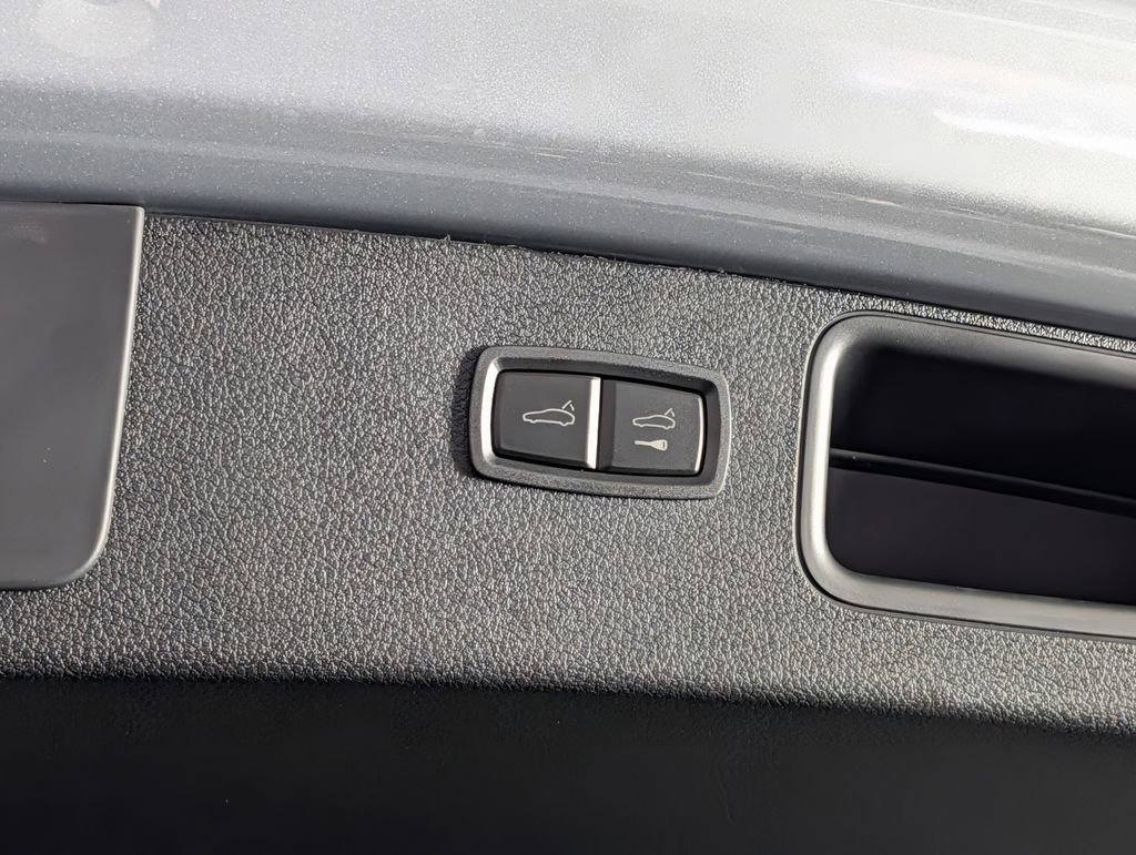 New 2026 Porsche Macan image 18