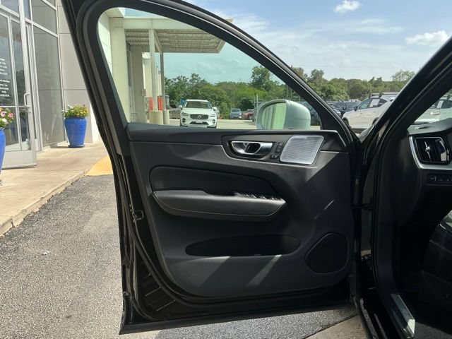 Used 2018 Volvo XC60 T8 R-Design w/ Convenience Package AWD/4WD image 10