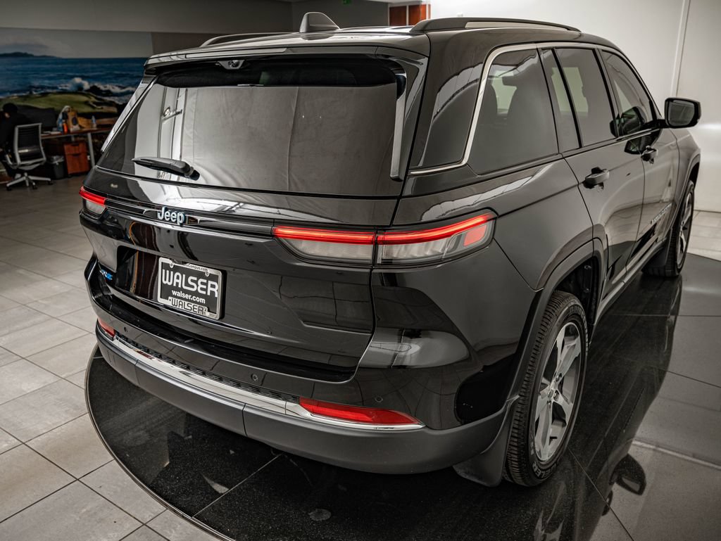 Used 2022 Jeep Grand Cherokee Limited 4xe w/ Luxury Tech Group II AWD/4WD image 15