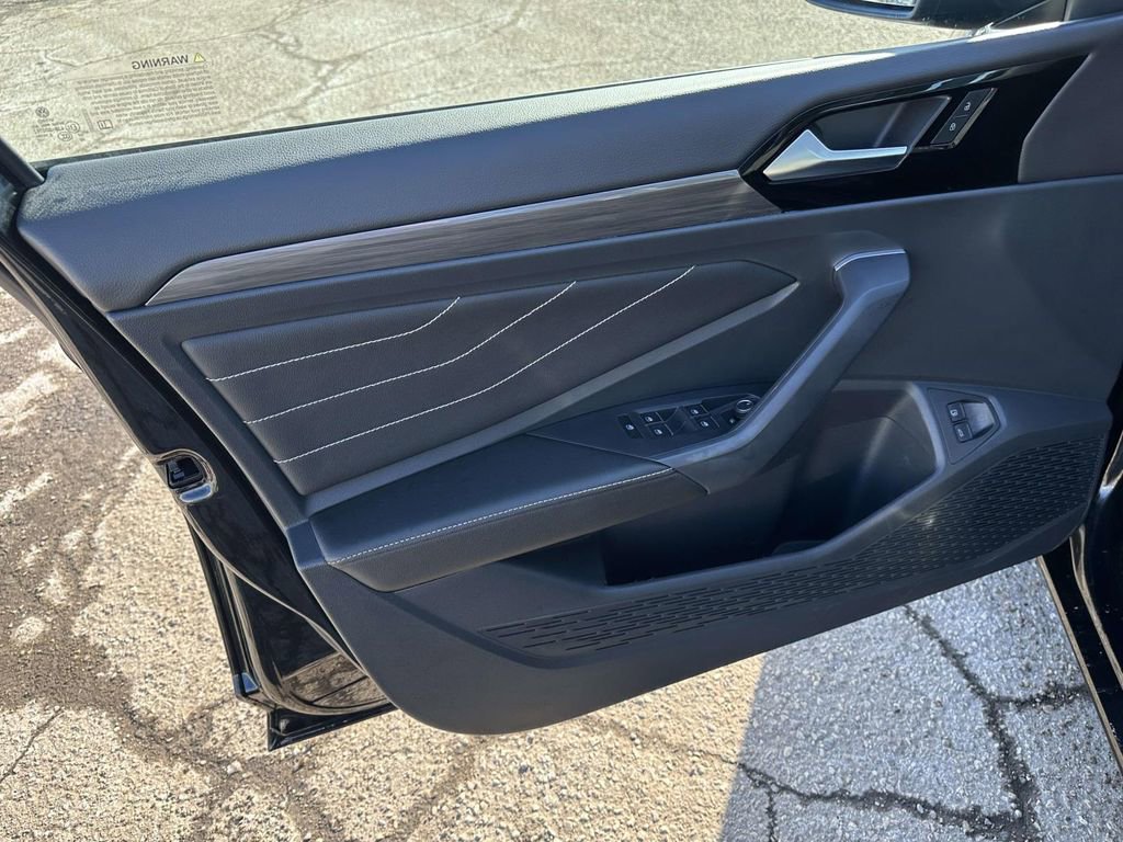 Certified 2022 Volkswagen Jetta SEL image 18