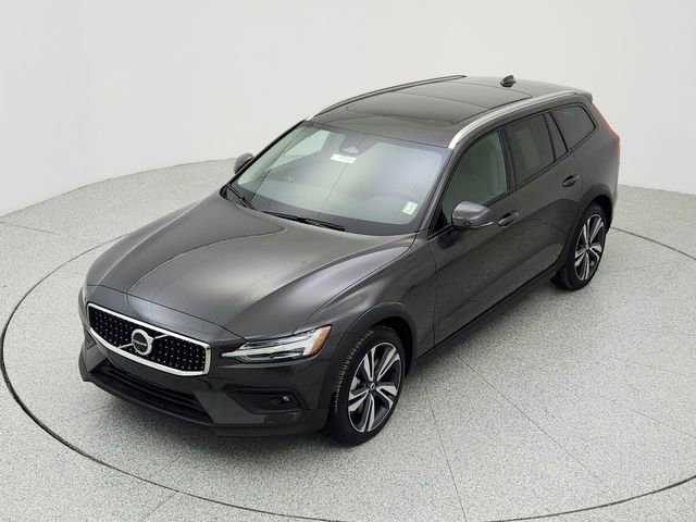 Certified 2025 Volvo V60 B5 Cross Country Plus image 13