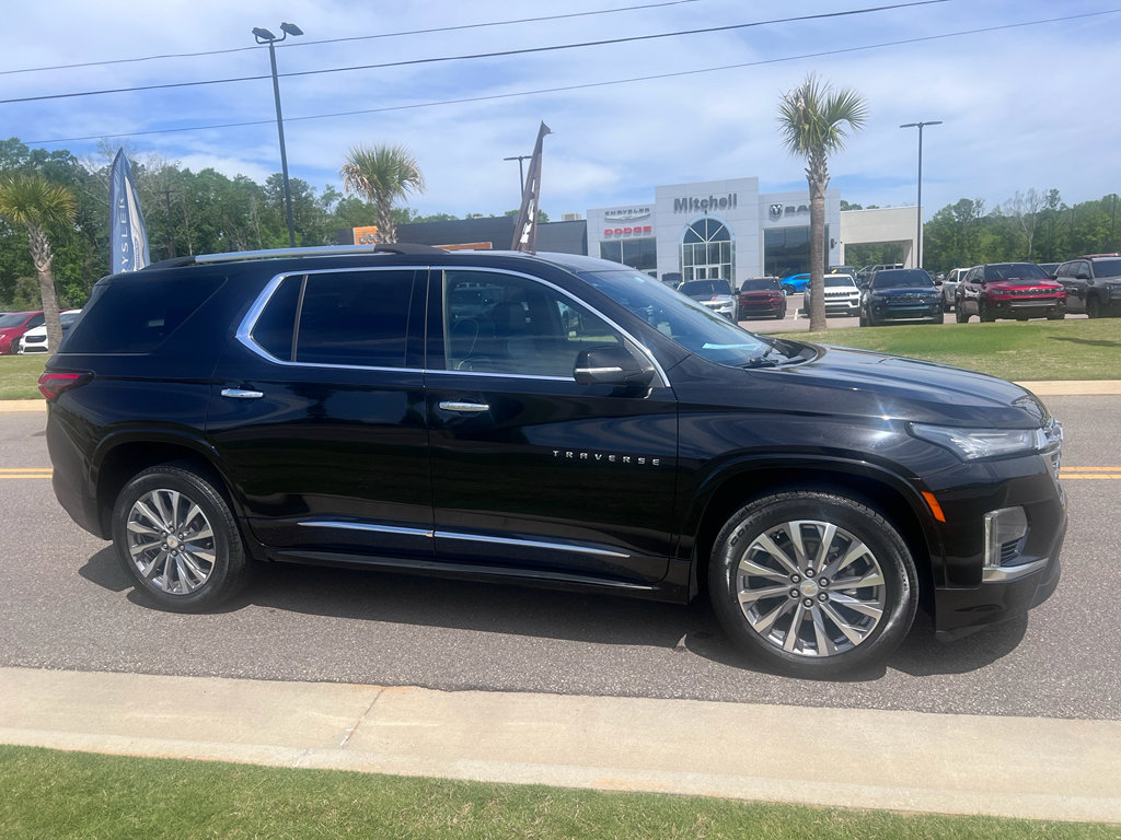 Used 2023 Chevrolet Traverse Premier w/ LPO, 'HIT The Road' Package FWD image 3