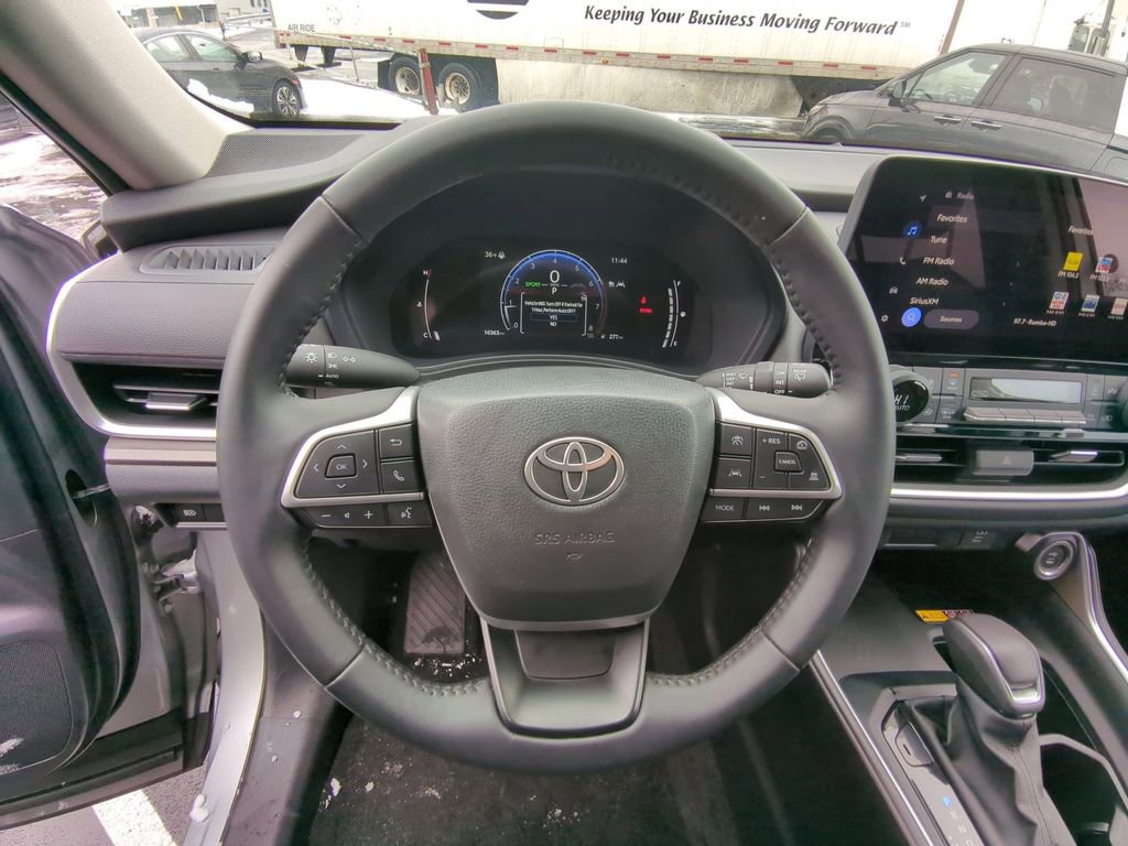 Used 2025 Toyota Grand Highlander AWD image 23