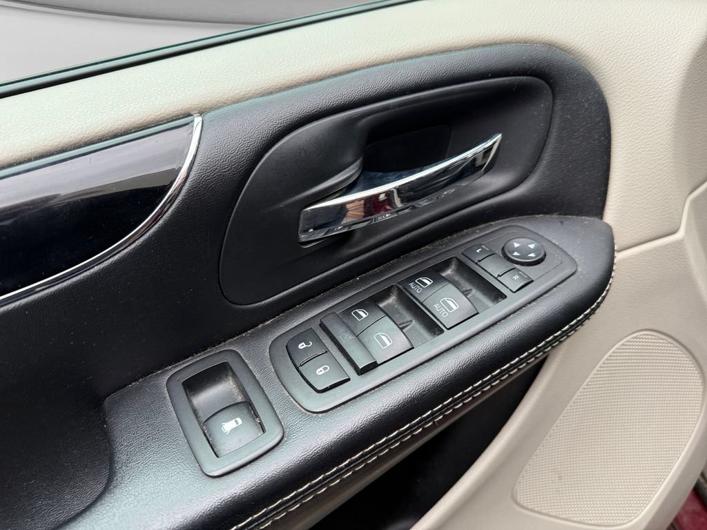 Used 2019 Dodge Grand Caravan SXT FWD image 19