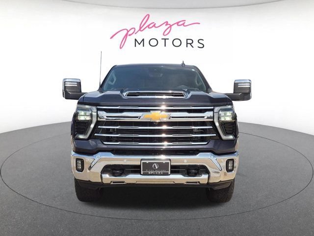 Used 2024 Chevrolet Silverado 2500 LTZ w/ LTZ Convenience Package AWD/4WD image 2